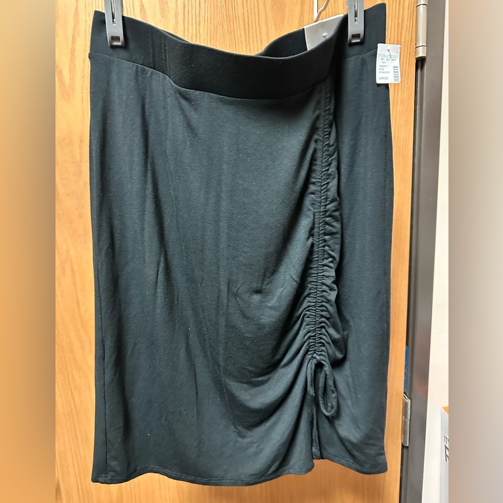 Women’s Large, Maurice’s Black knit midi skirt. Rouched side-slit. NWT.
